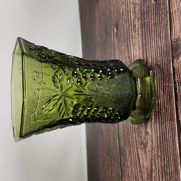 Vintage Anchor Hocking Avocado Green Footed Grape Glass vase - Picture 11 of 16